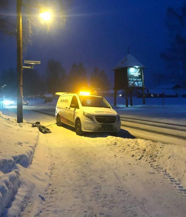 Bilde av spylevakta parkert ute i kulden for å tine fryste vannrør