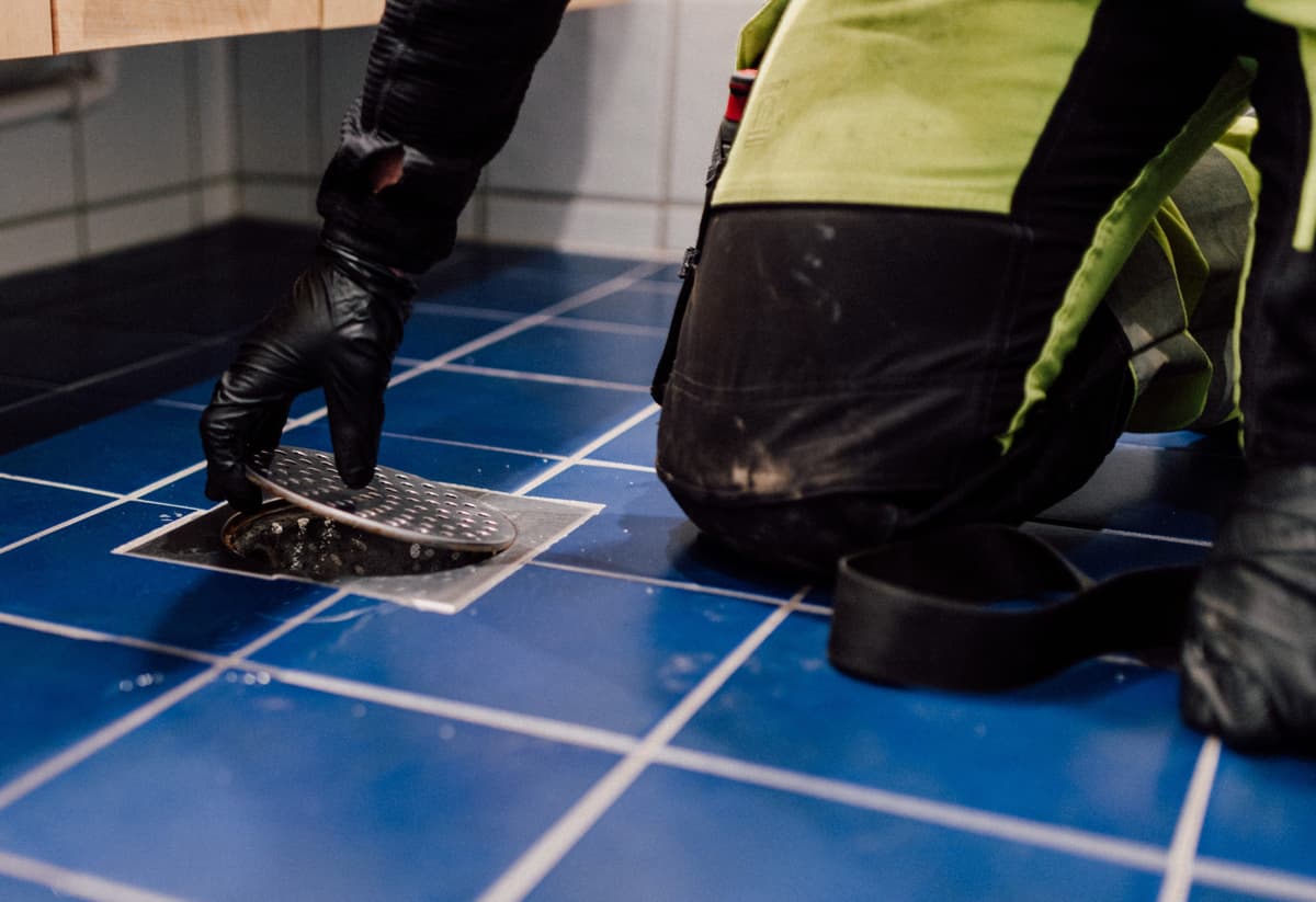 Spylevakta som åpner sluk på badet